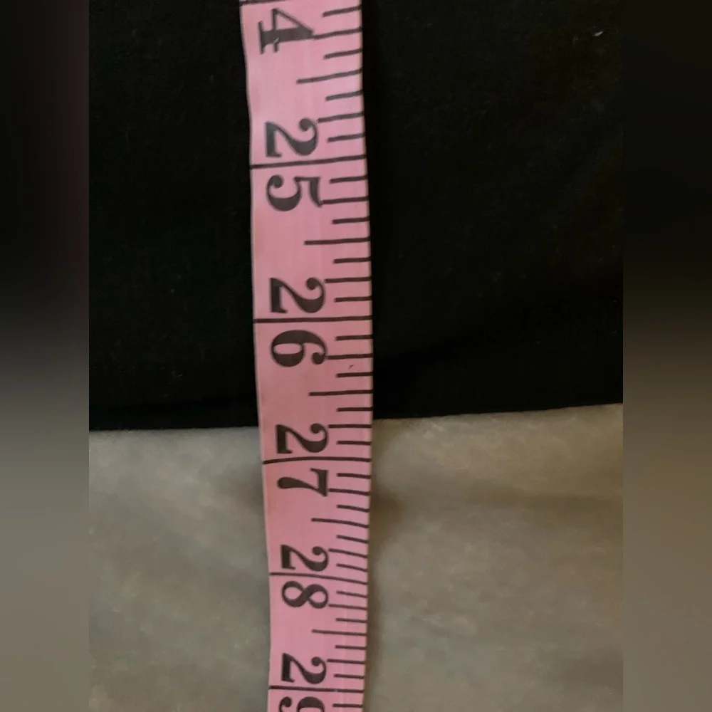 Taylor Swift shirt long sleeve black size medium Swiftie spell out EUC GS B58 - Picture 5 of 6